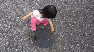 駐車場からマンホール