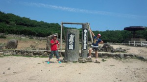 だましだまし看板まで登って撮影！！