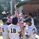 優勝旗を囲んで うれしそう☆