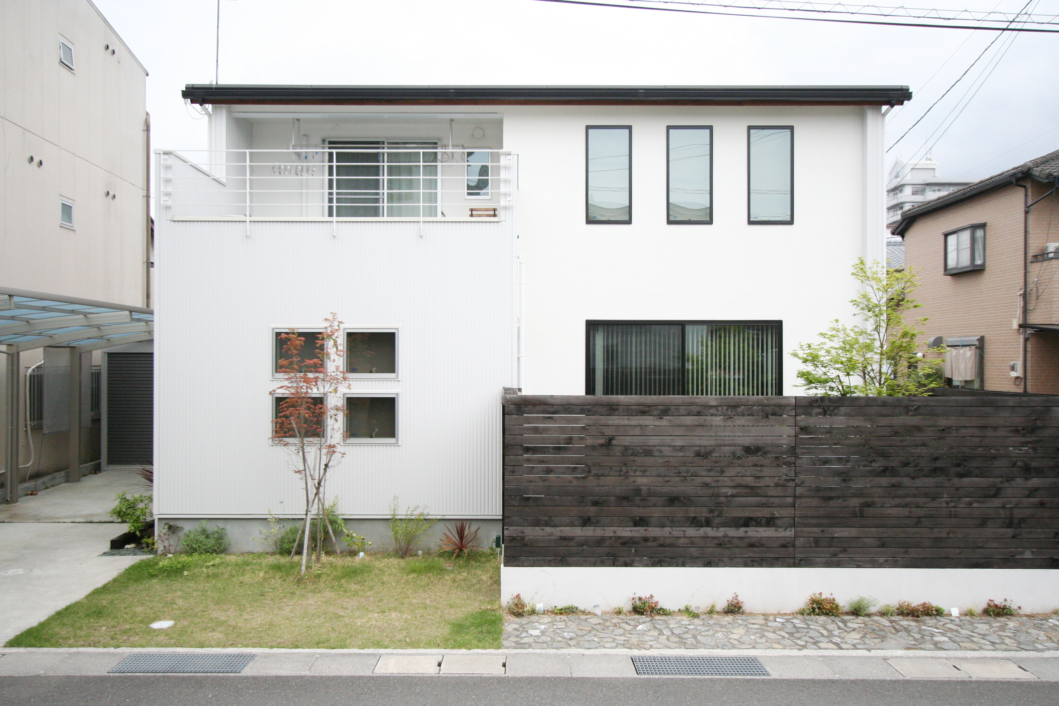 自然素材を使ったシンプルハウスが高知市縄手町に完成しました。