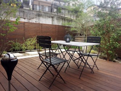 高知市福井町にある注文住宅会社、タイセイホームには、お庭が素敵な青空ウッドデッキがあります。