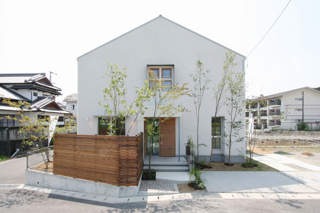 高知県土佐市蓮池に建つ三角屋根の北欧ハウス。自然素材を使ったデザイン住宅。高知市福井町でデザイン×超高性能×自然素材の新築一戸建て注文住宅を得意とするタイセイホームのオリジナルモデルハウスです。