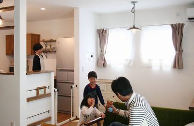 高知市にお住いのMさま。自然素材で作ったシンプルで大人ナチュラルな内装に、カッコよさも添えたお家です。