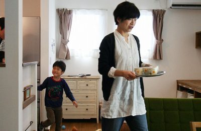 高知市にお住いのMさま。自然素材で作ったシンプルで大人ナチュラルな内装に、カッコよさも添えたお家です。