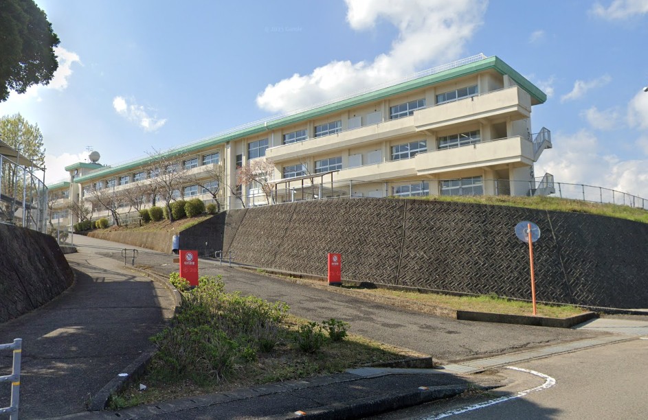 春野中学校